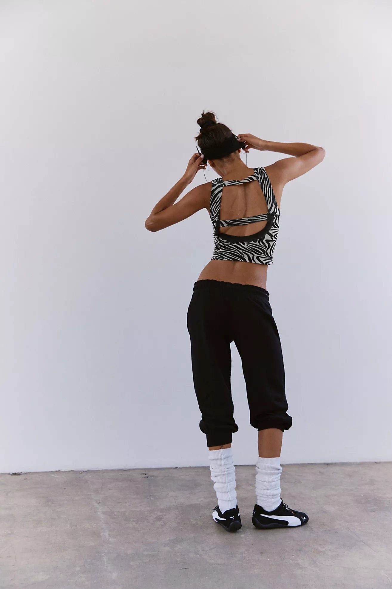 Flutter Cropped Jogger (Black)